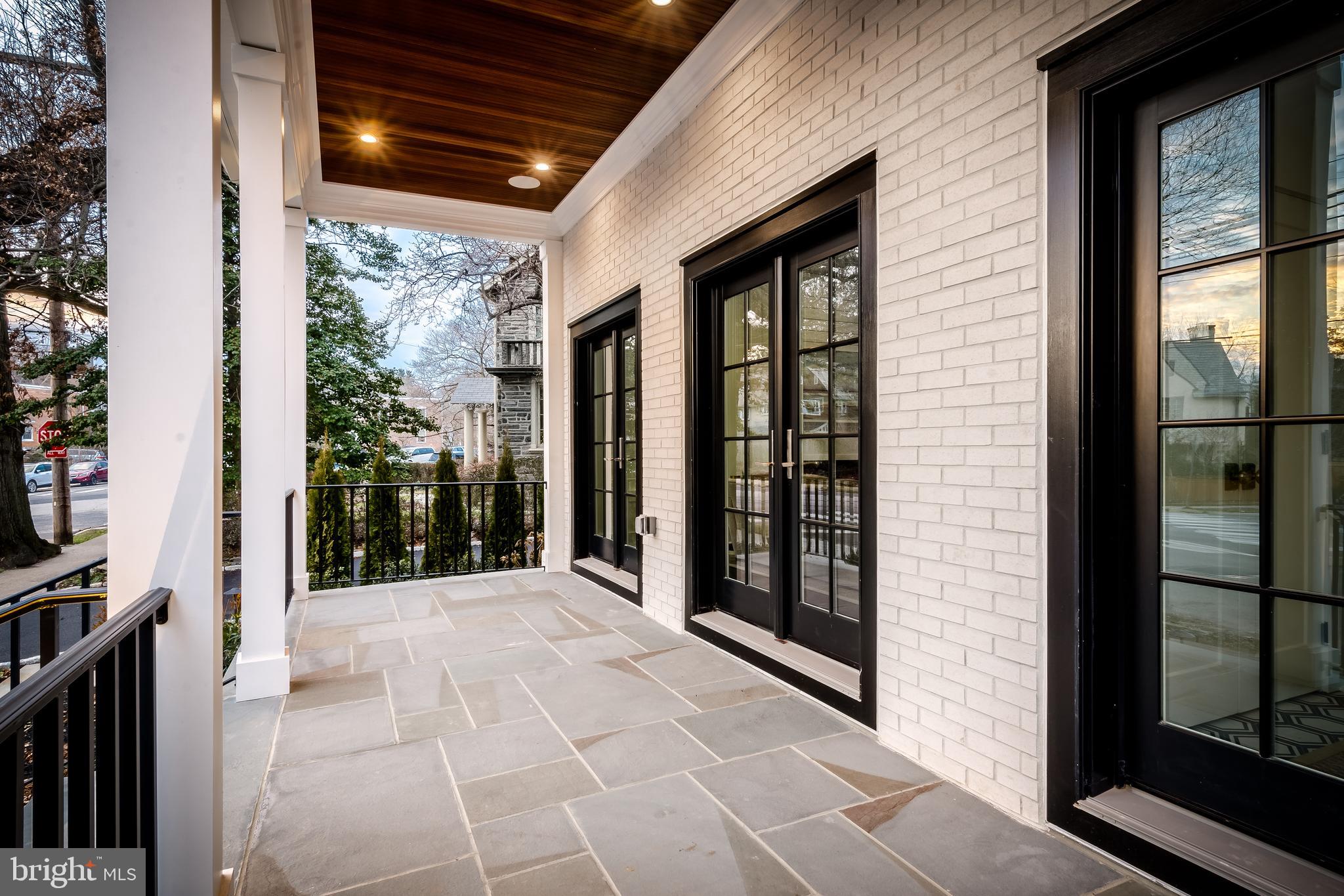 CHESTNUT HILL - Residential