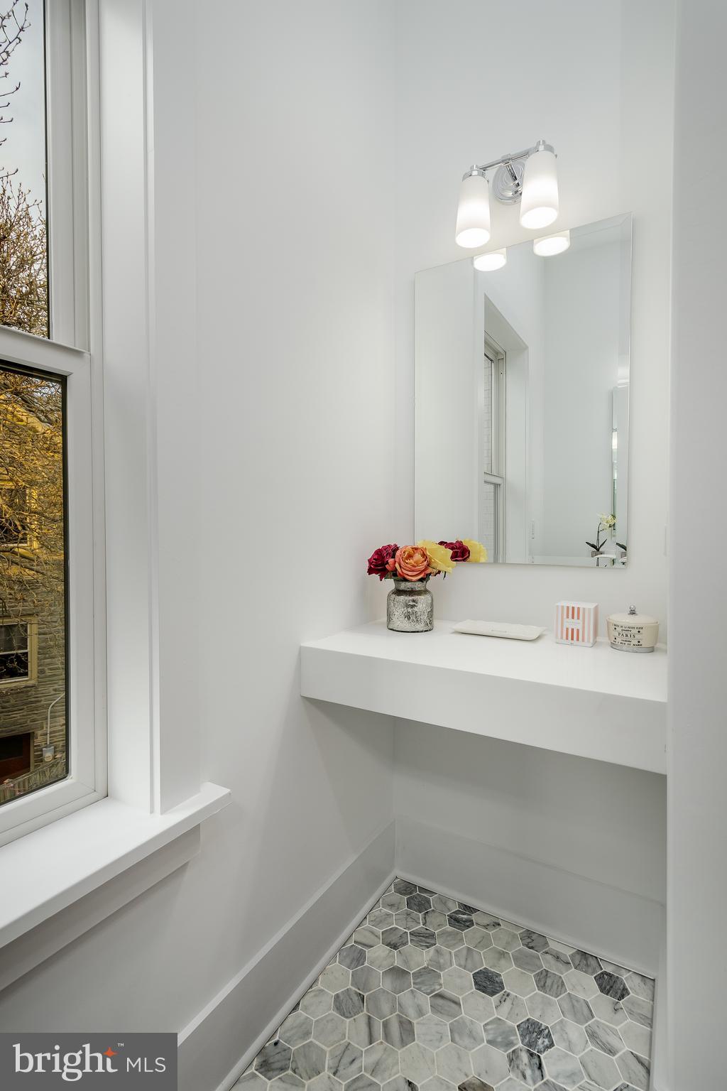 CHESTNUT HILL - Residential