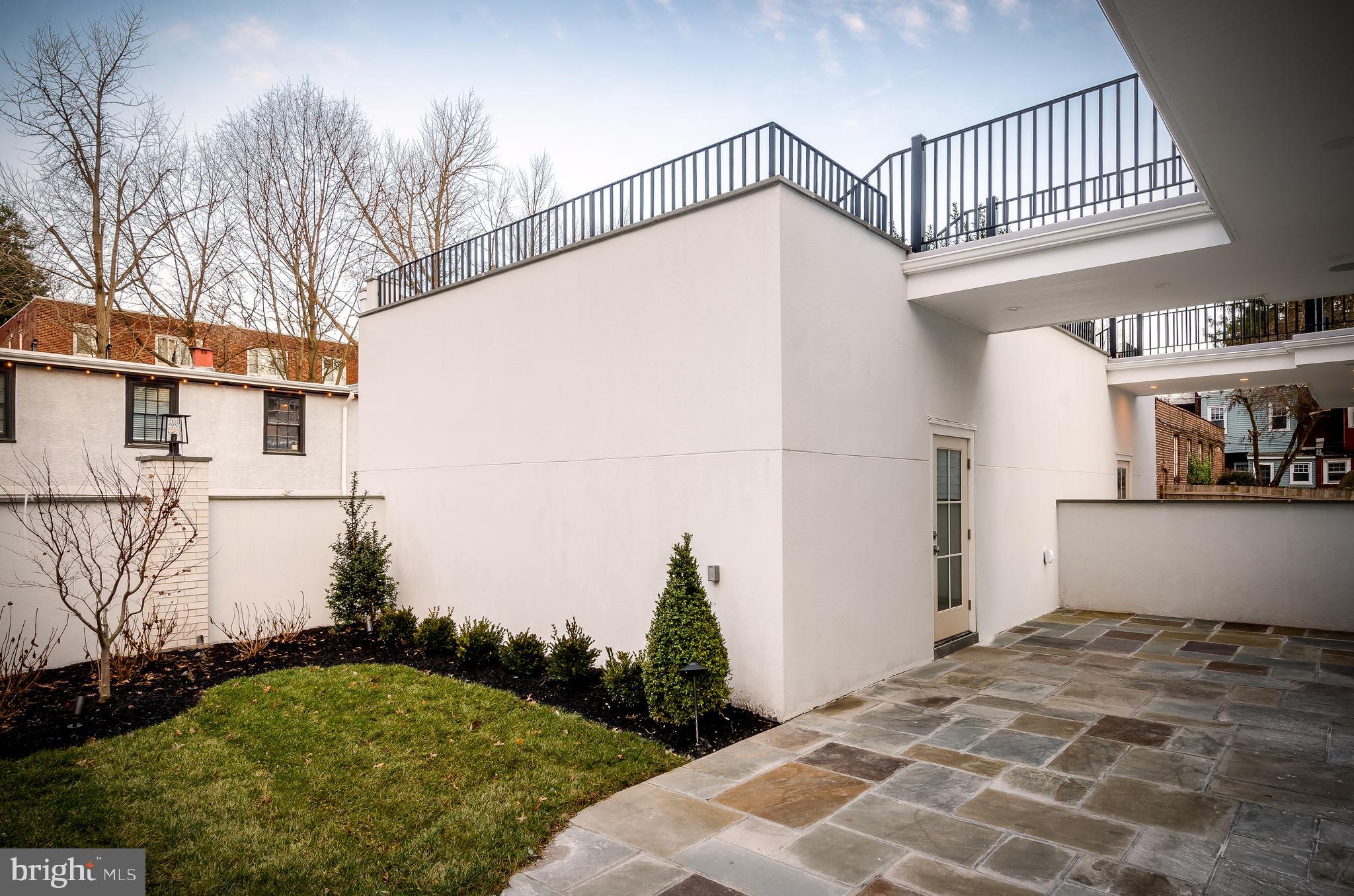 CHESTNUT HILL - Residential