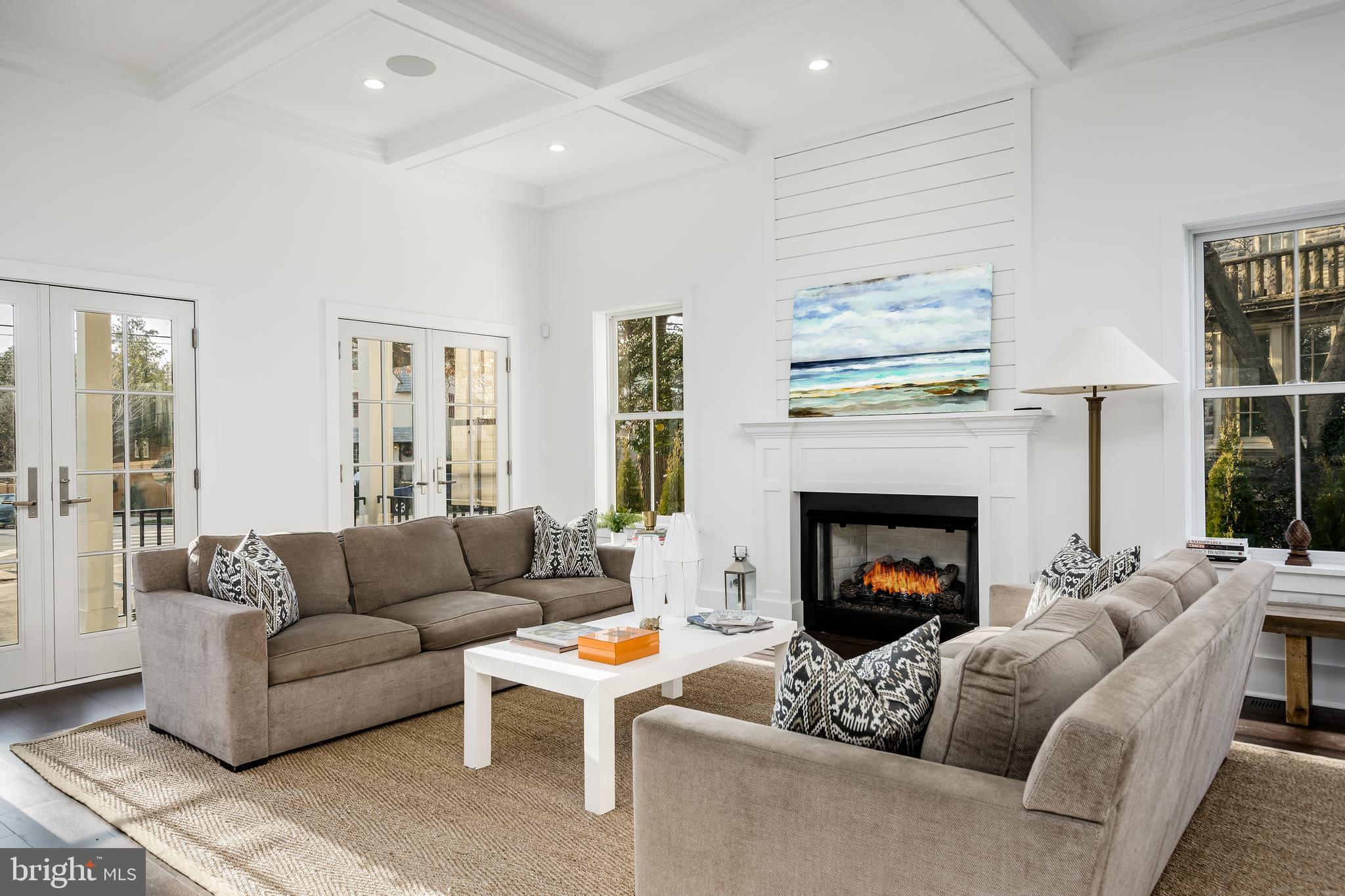 CHESTNUT HILL - Residential