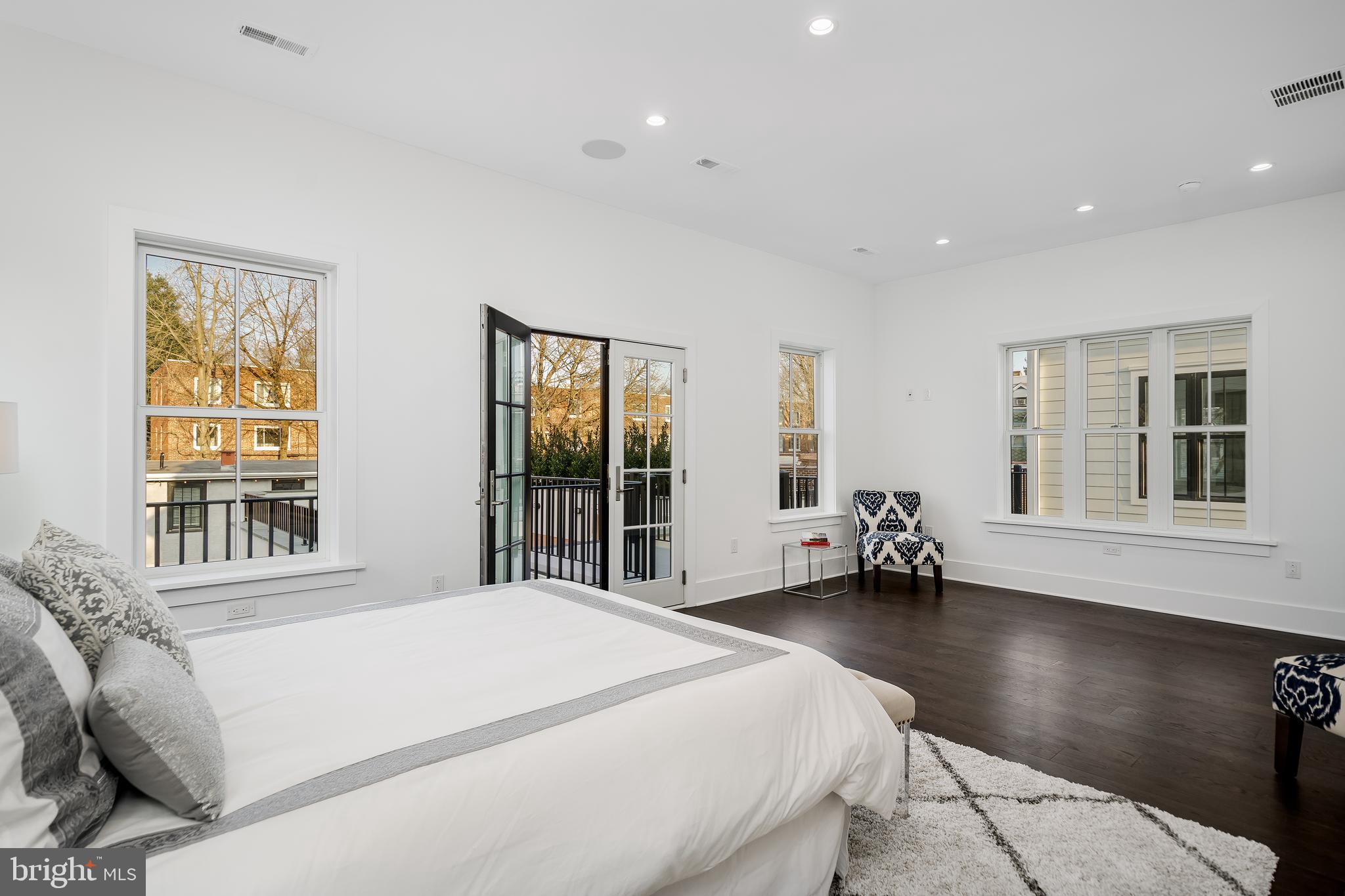 CHESTNUT HILL - Residential