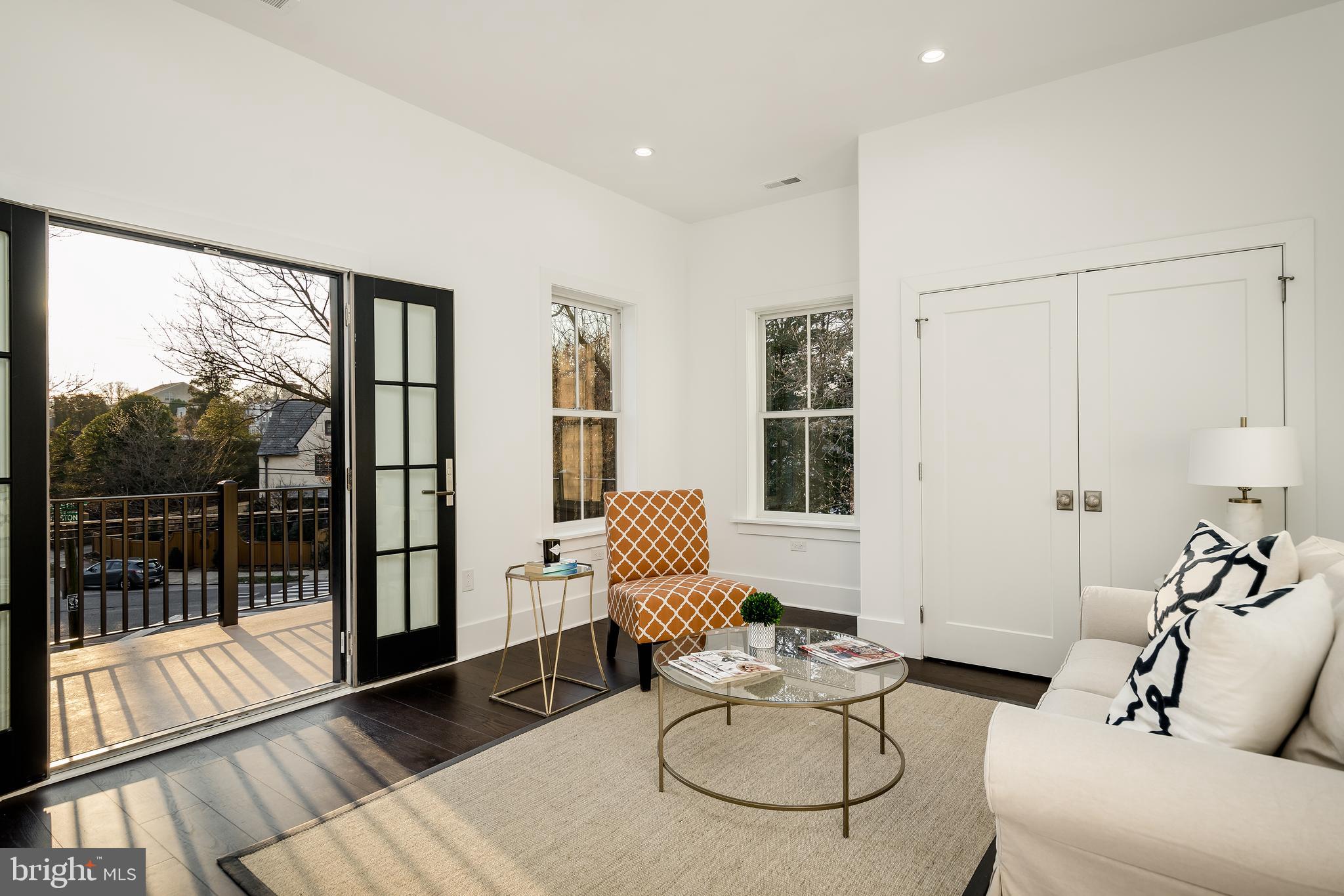 CHESTNUT HILL - Residential