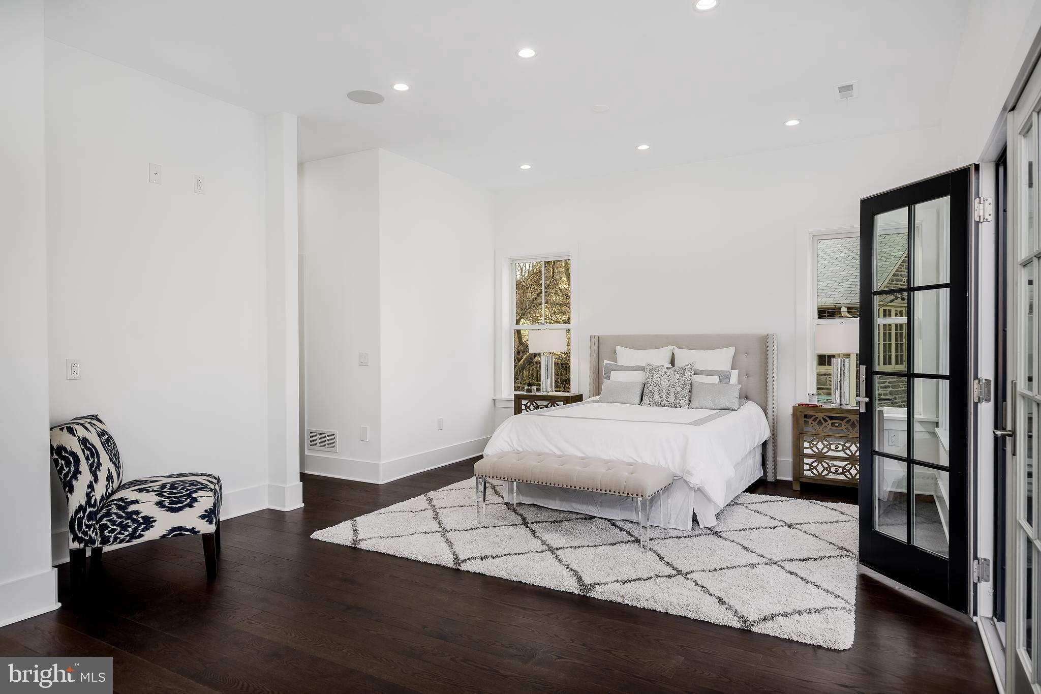 CHESTNUT HILL - Residential