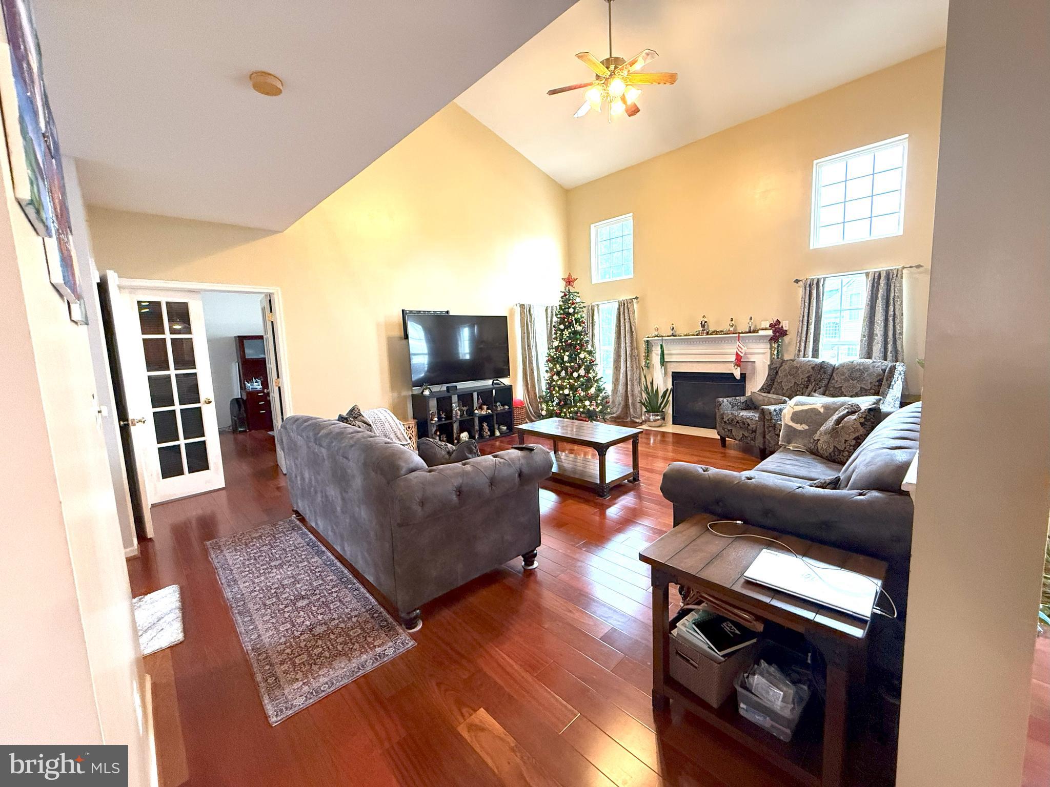 KINGS CROSSING - Residential Lease