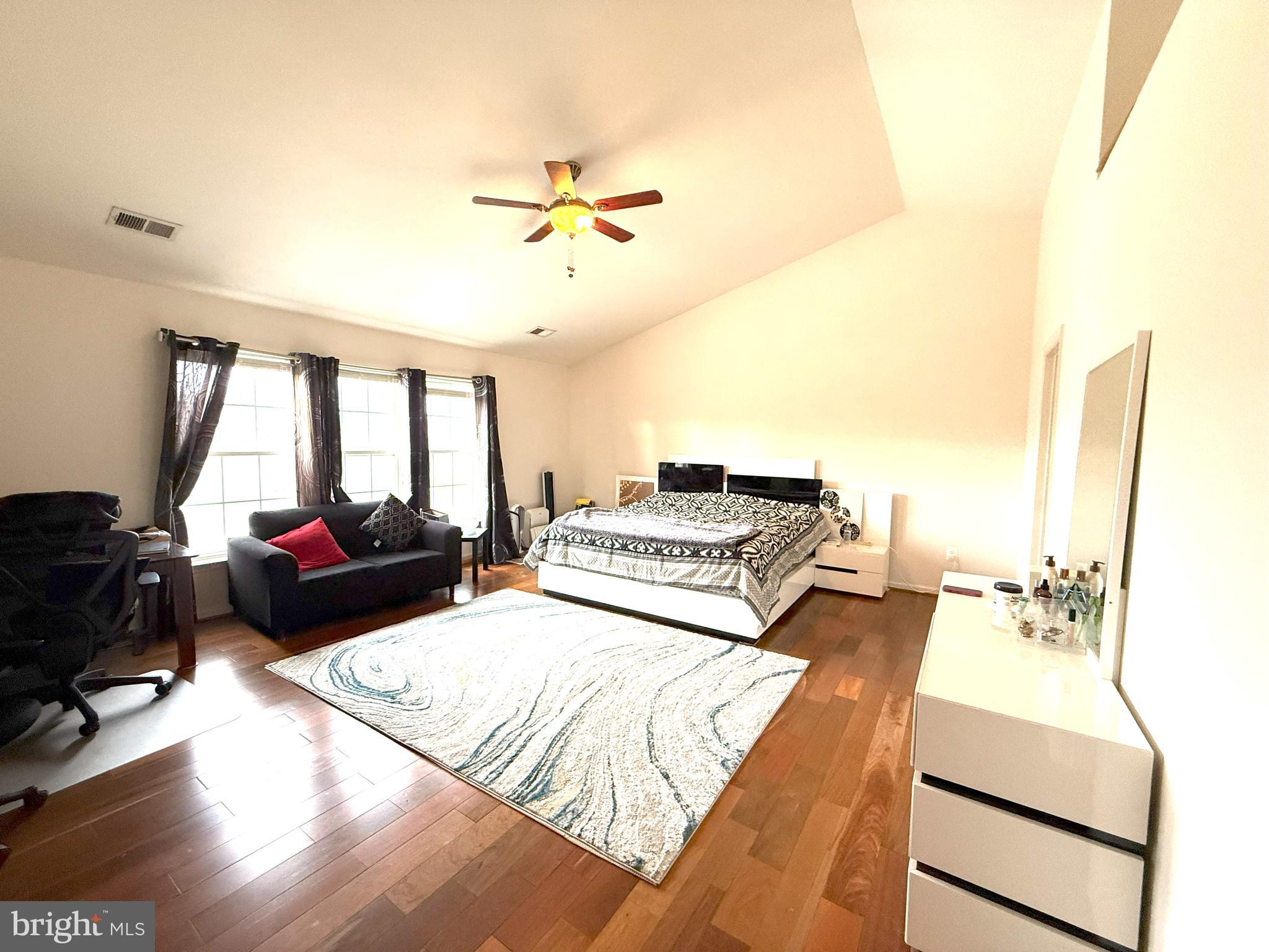 KINGS CROSSING - Residential Lease