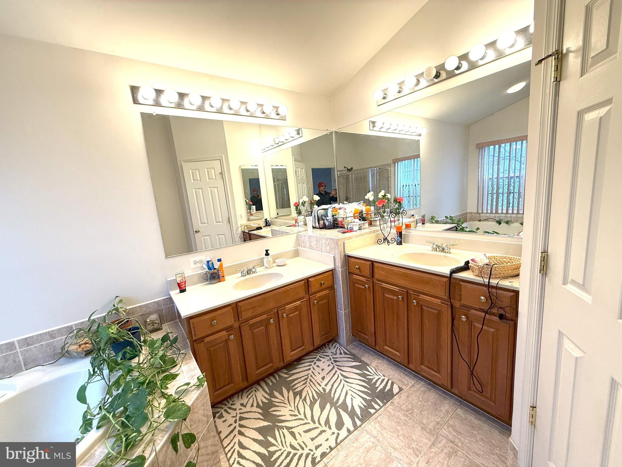 KINGS CROSSING - Residential Lease