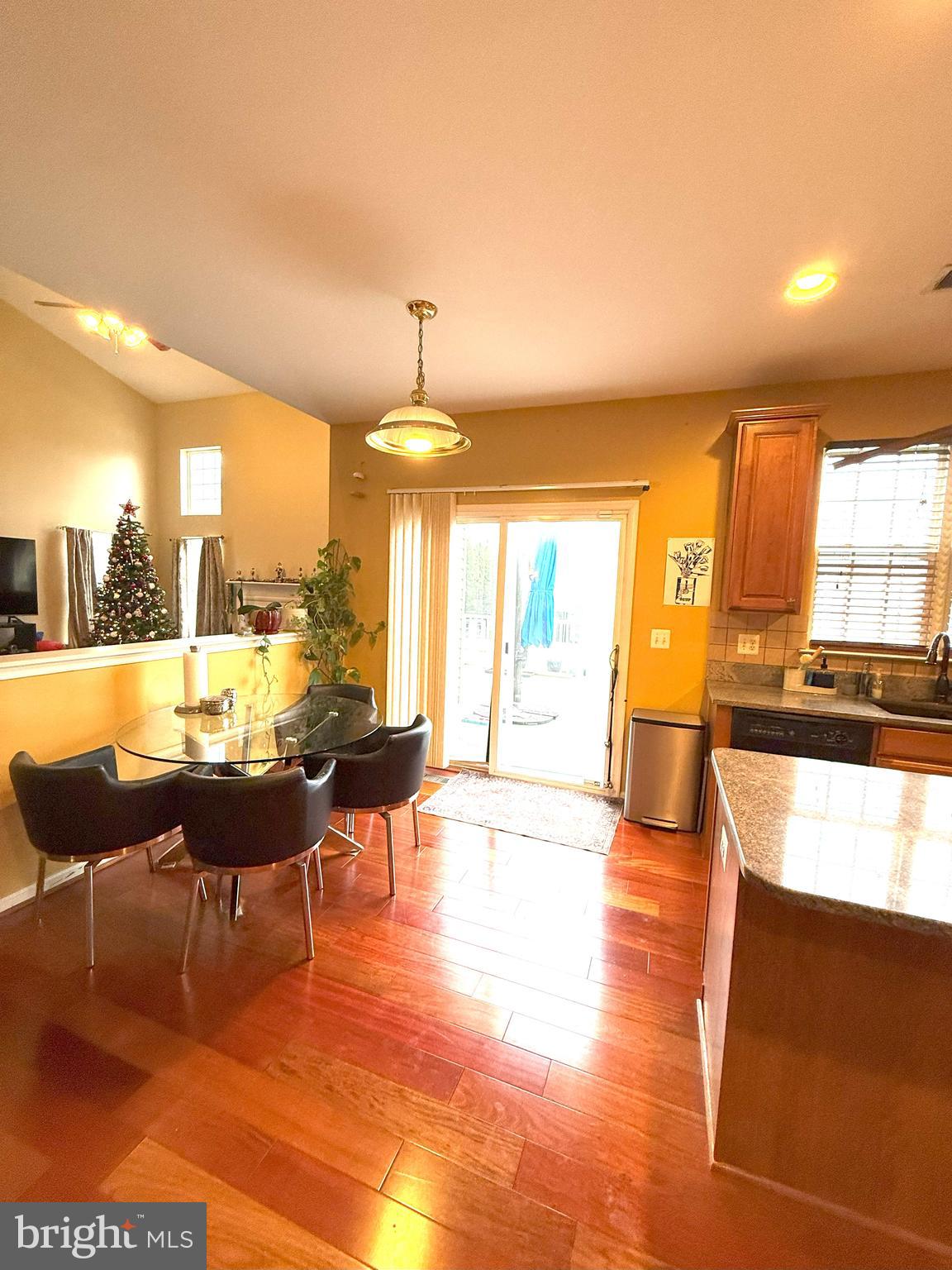 KINGS CROSSING - Residential Lease