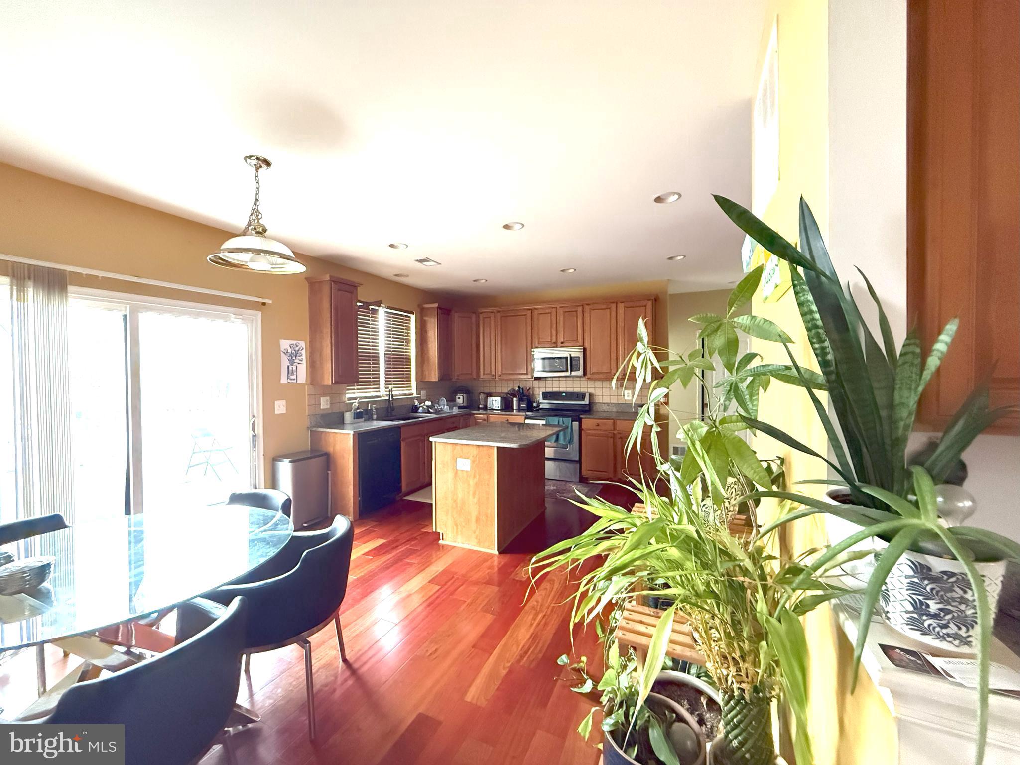 KINGS CROSSING - Residential Lease