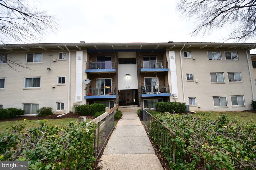 Investor Special.  2 bed 1 full bath 1 half bath condo in a great location and priced right! Top floor unit in a secured building.  Comes with 1 assigned parking space and plenty of overflow available! Communitu amenities are pool, fitness center, tennis courts, and a clubhouse.  Close to plenty of shopping and activities and major commuutre routes