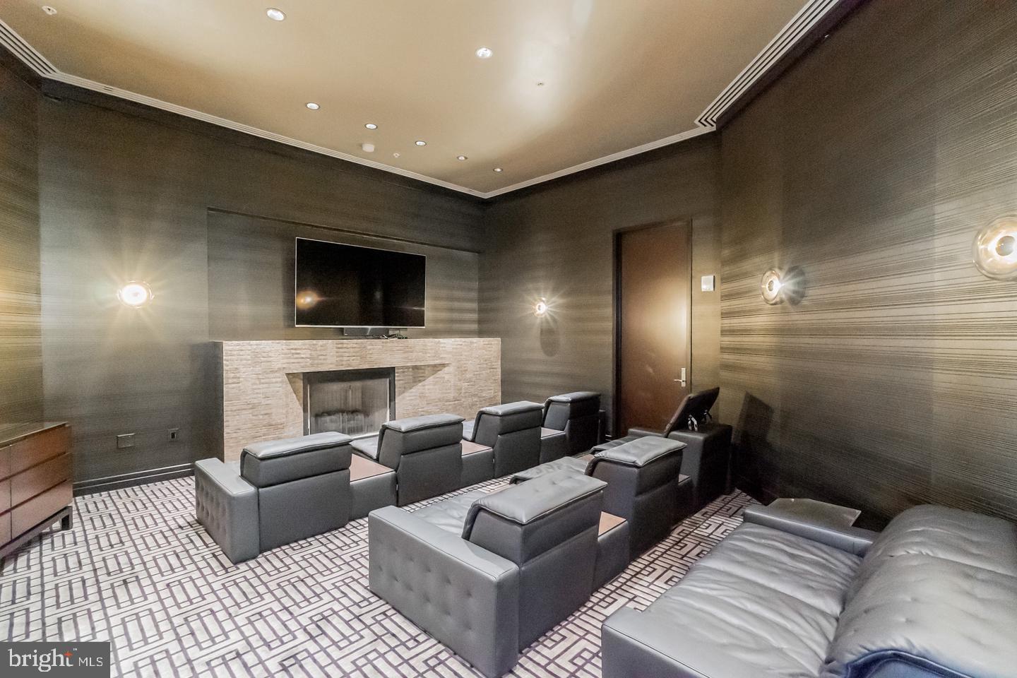 PENN SQUARE - Residential