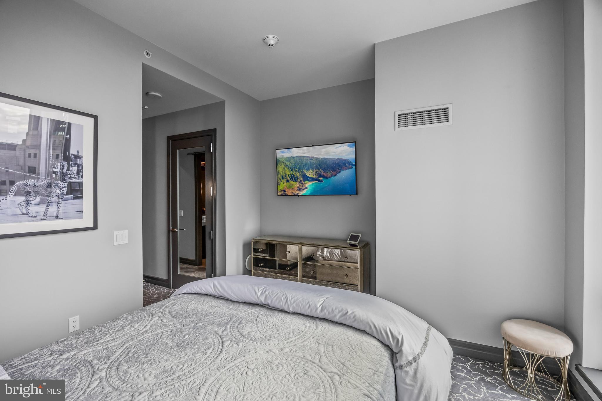PENN SQUARE - Residential