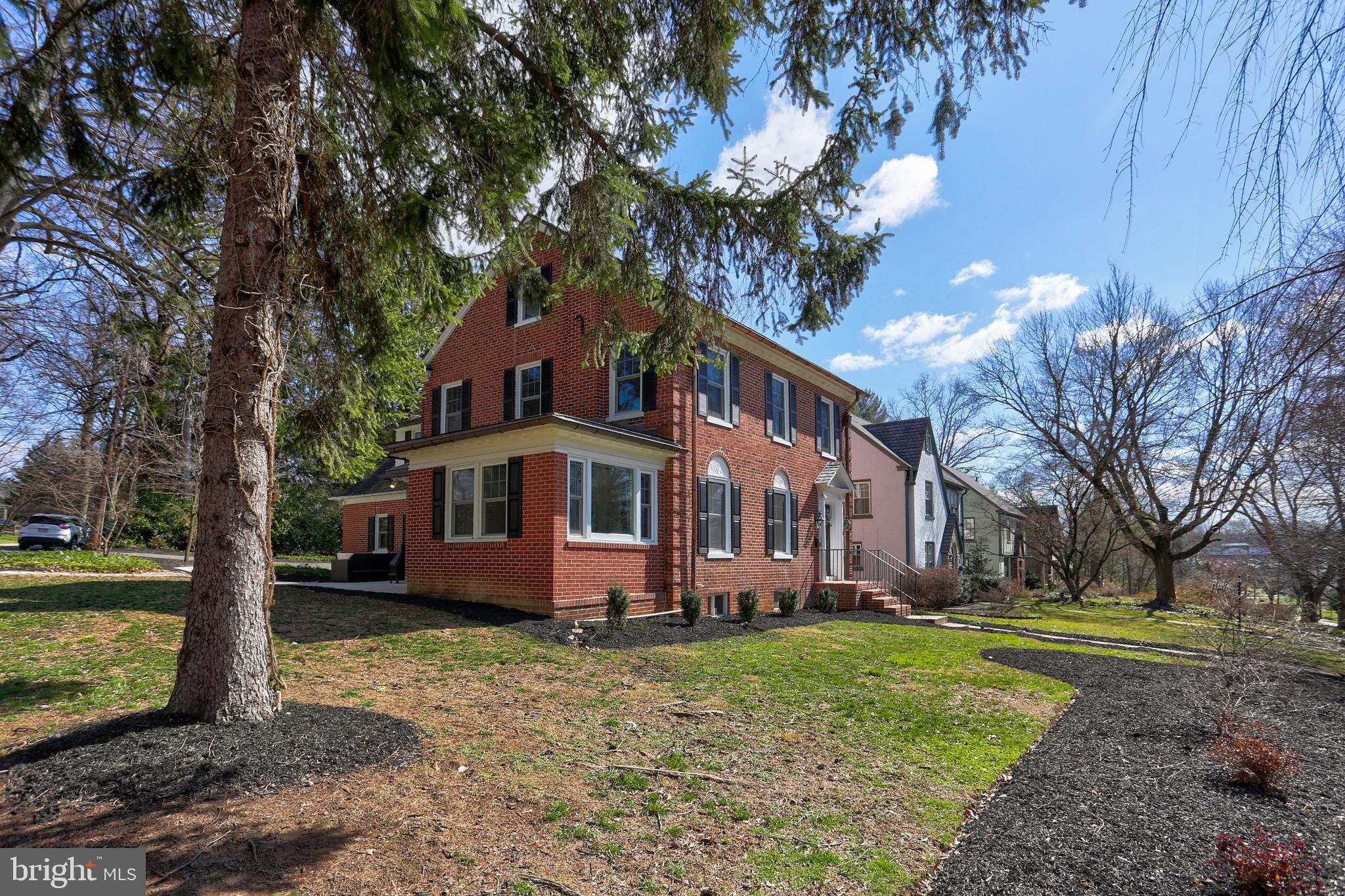 SCHOOL LANE HILLS - Residential