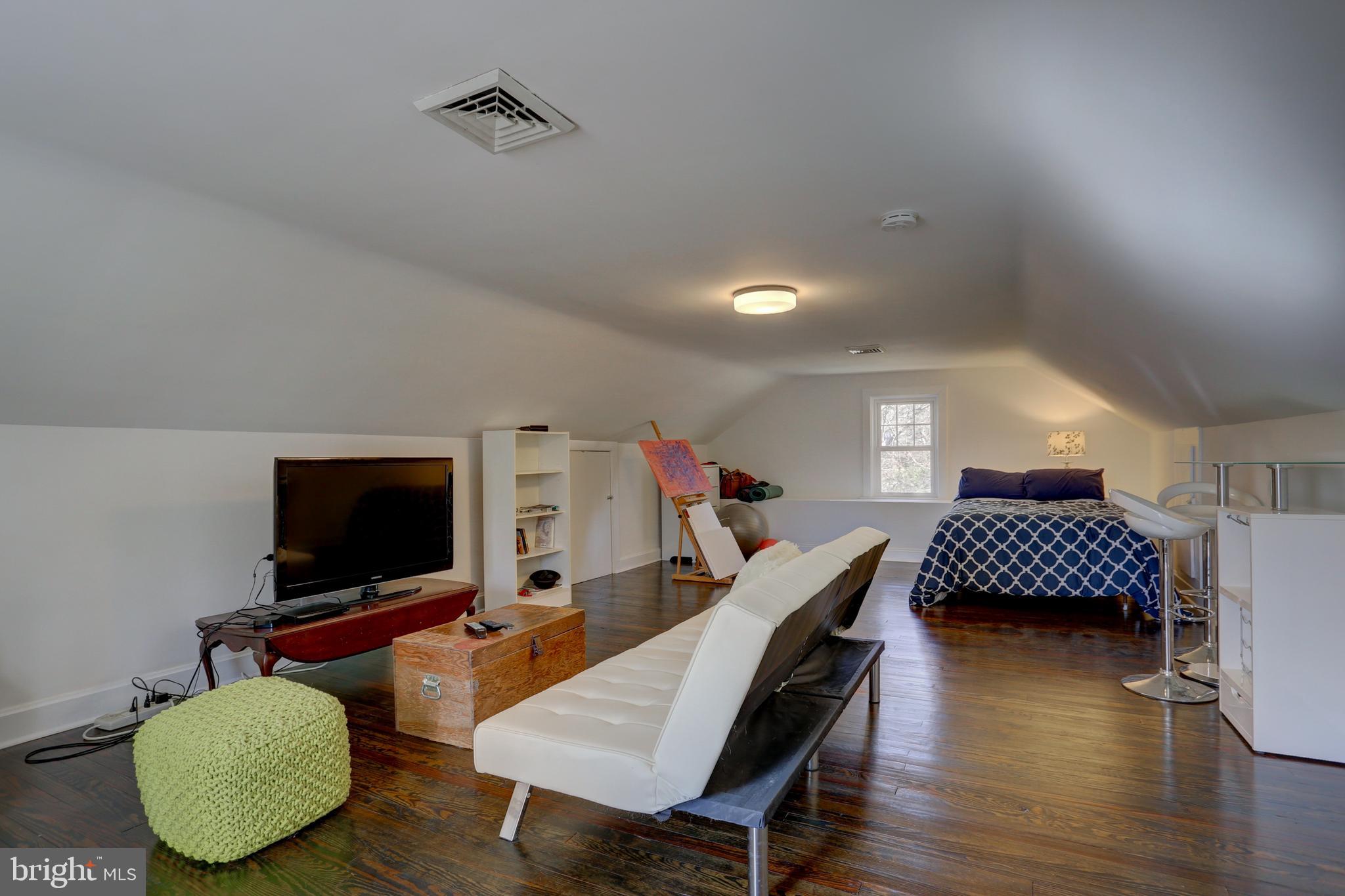 SCHOOL LANE HILLS - Residential