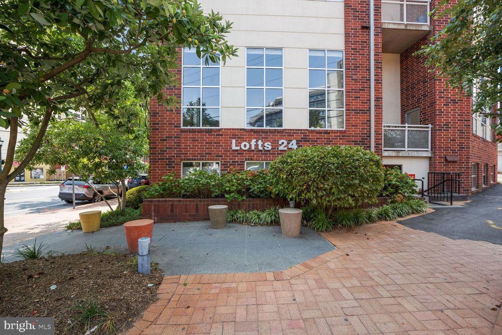Photo of 900 Bonifant Street #D, SILVER SPRING, MD 20910 (MLS # MDMC2203788)