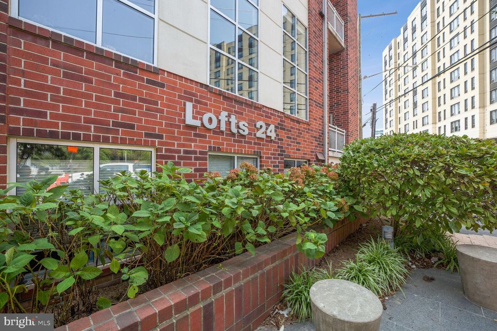 Photo of 900 Bonifant Street #D, SILVER SPRING, MD 20910 (MLS # MDMC2203788)
