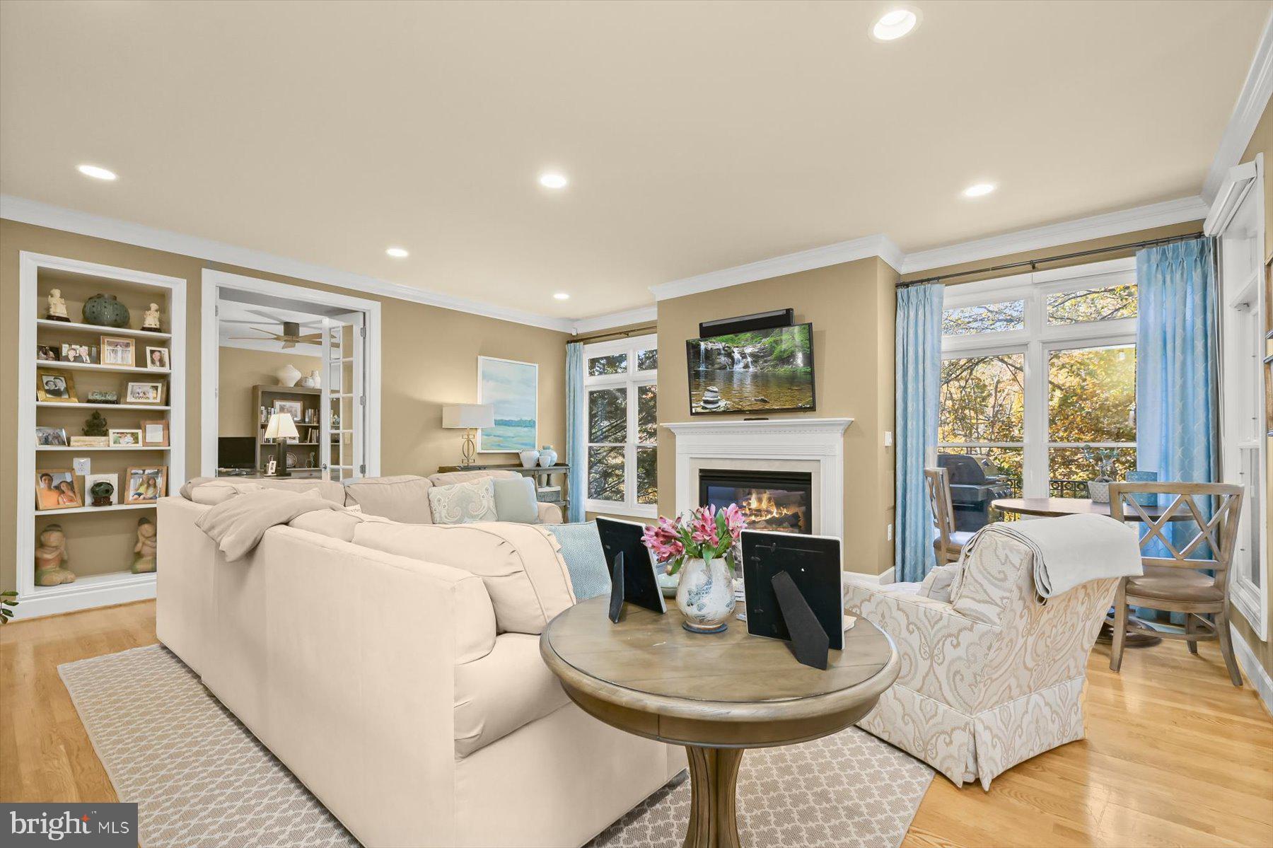 RIVER FALLS - Residential