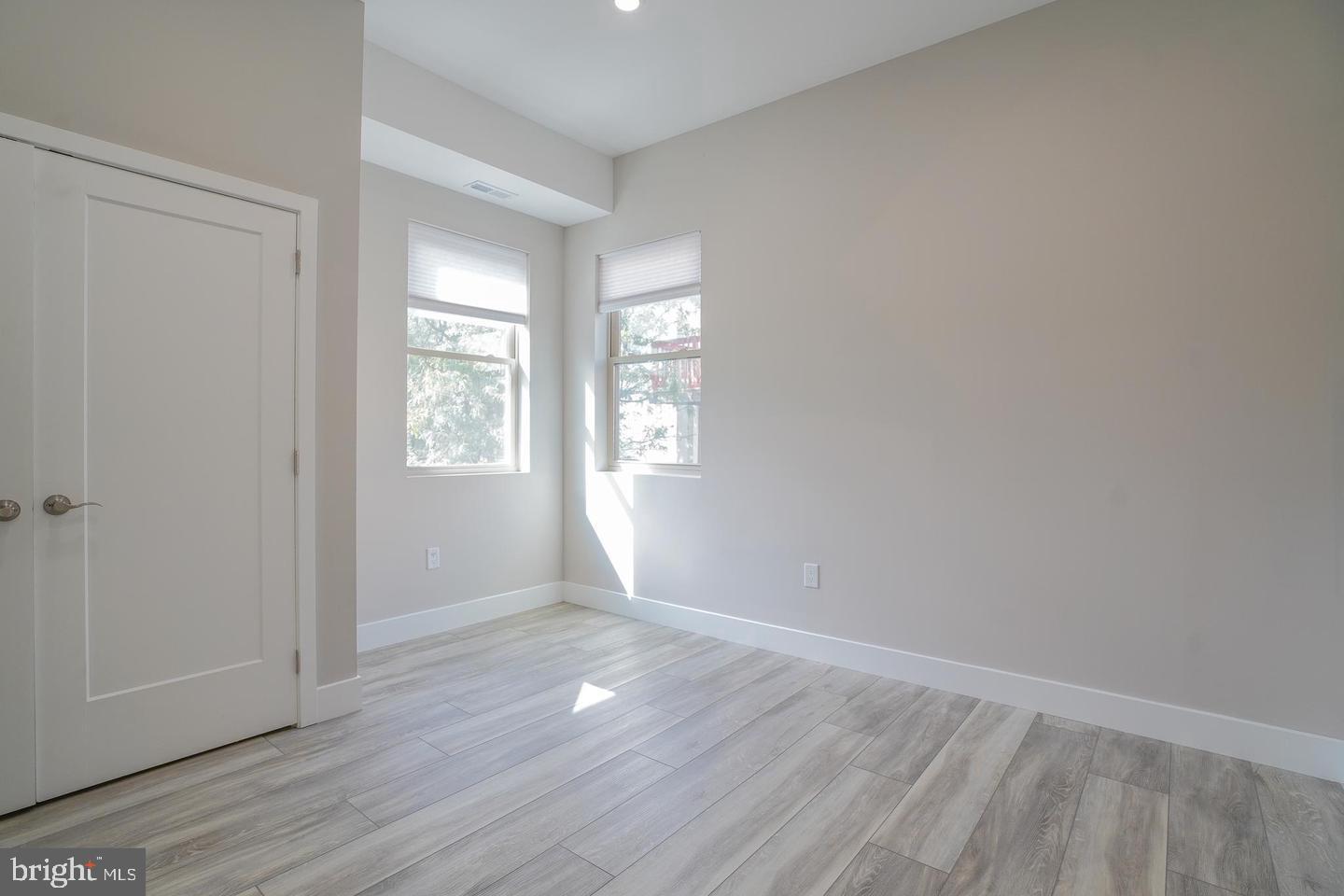 NORTHERN LIBERTIES - Commercial Sale