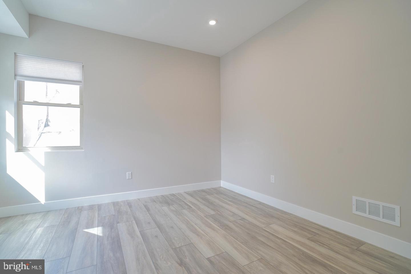 NORTHERN LIBERTIES - Commercial Sale