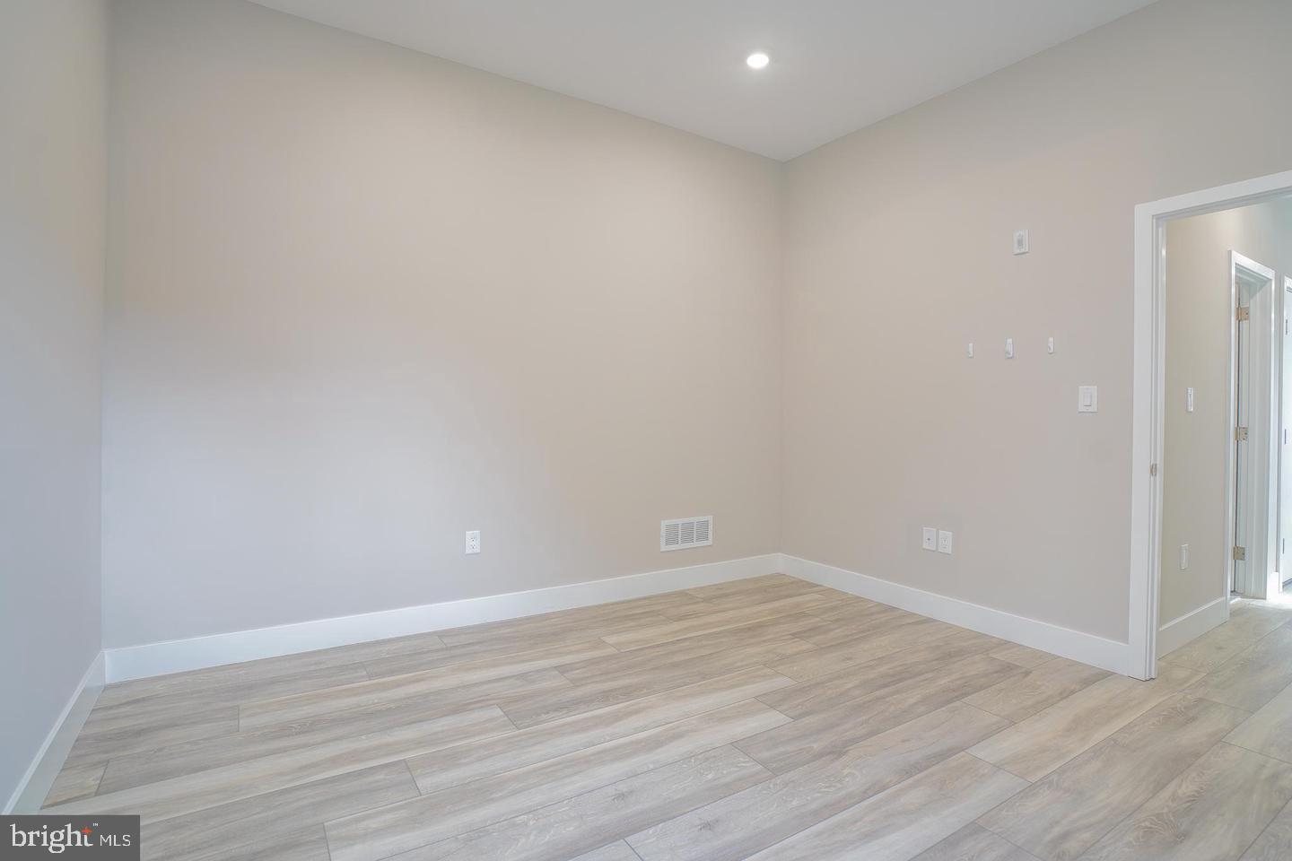 NORTHERN LIBERTIES - Commercial Sale