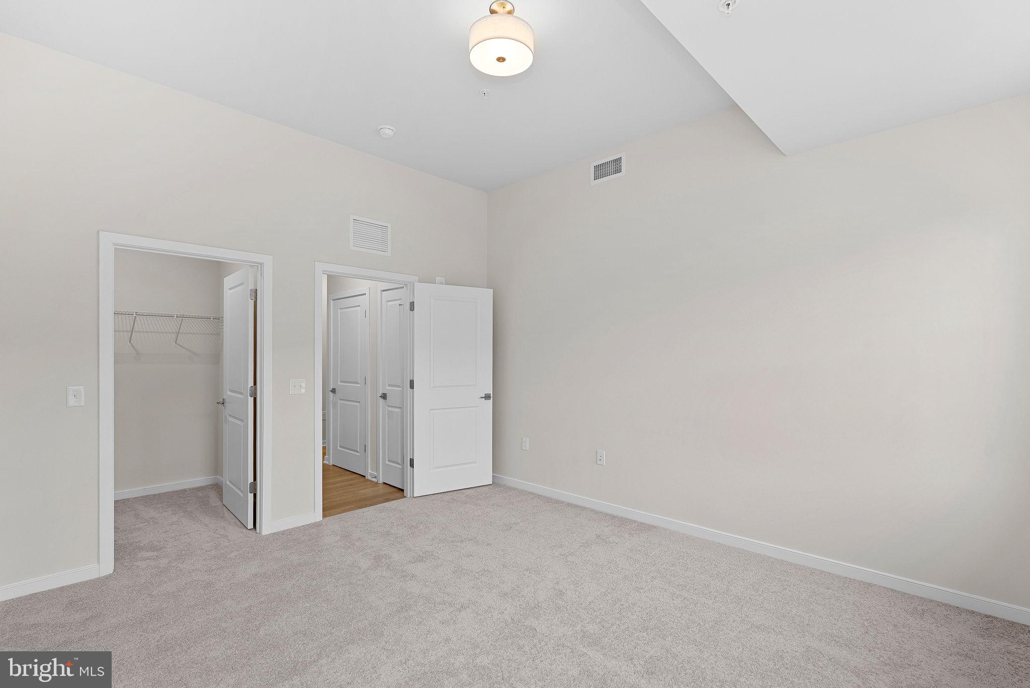 POTOMAC STATION MARKETPLACE - Residential