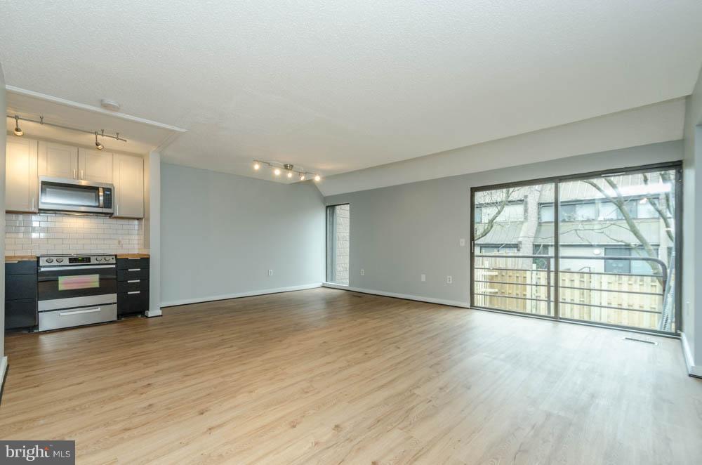 COLD SPRING NEWTOWN - Residential Lease