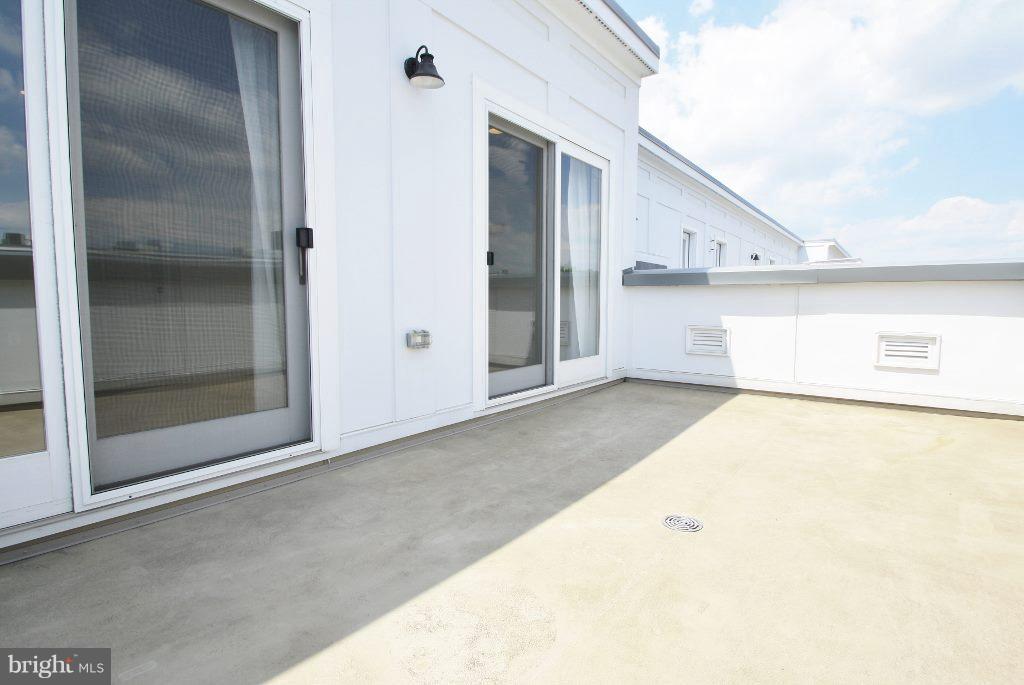 OLD TOWN COMMONS - Residential Lease