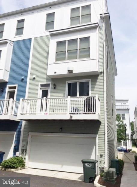 OLD TOWN COMMONS - Residential Lease