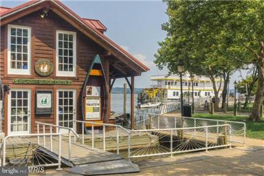 OLD TOWN COMMONS - Residential Lease