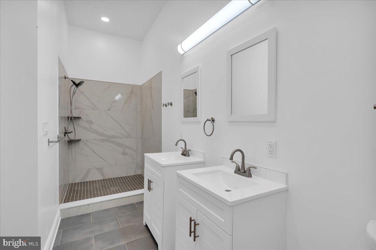 FAIRMOUNT - Residential Lease