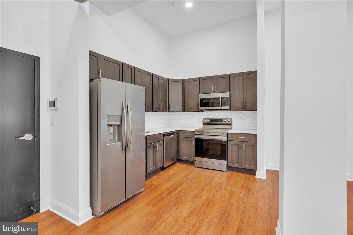 FAIRMOUNT - Residential Lease