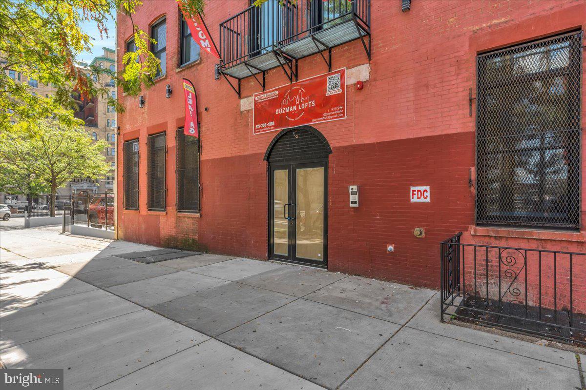 FAIRMOUNT - Residential Lease