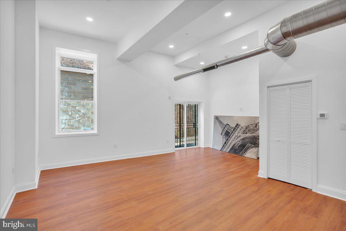 FAIRMOUNT - Residential Lease