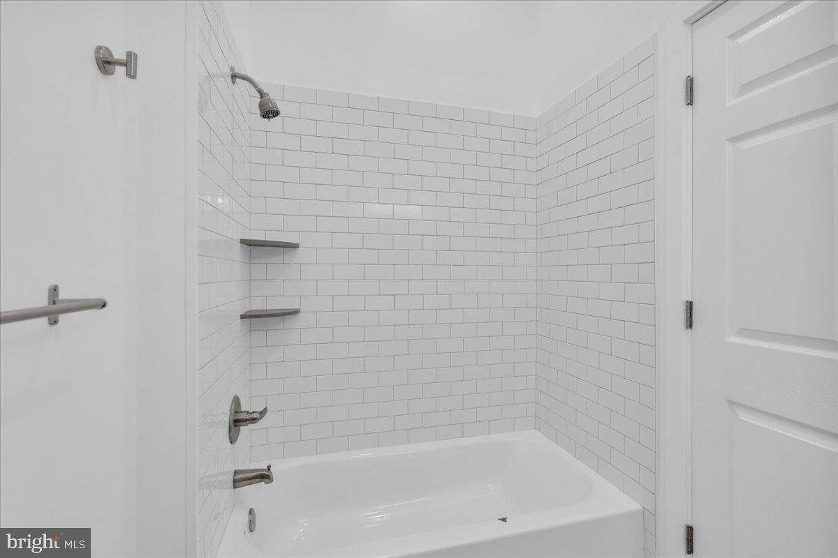 FAIRMOUNT - Residential Lease