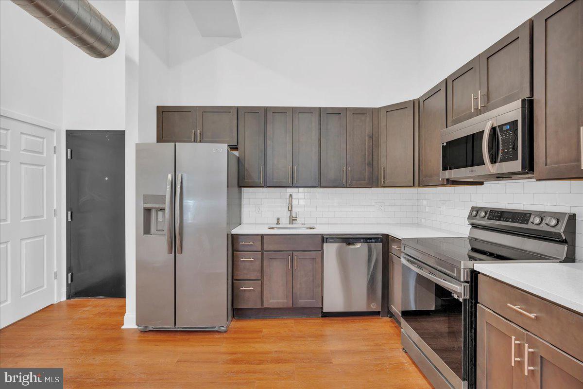 FAIRMOUNT - Residential Lease