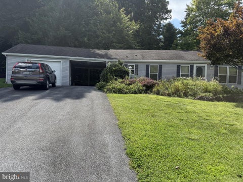 Homes For Sale - 1002 Hemlock Circle<br/> MANHEIM, PA 17545
