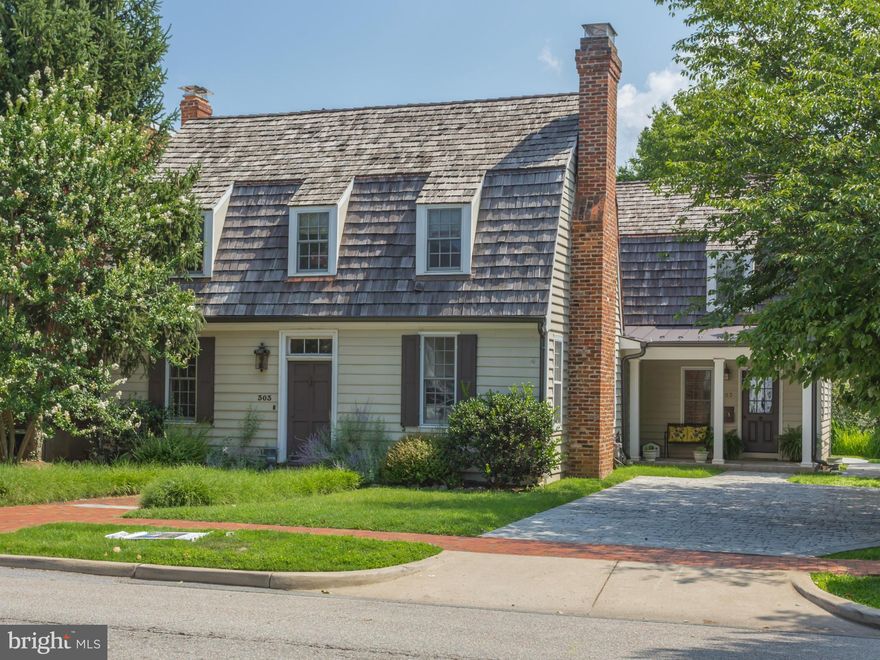 Enjoy Modern Living In Historic Downtown Fredericksburg!! Built In 1759, This 5 BR  2 1/2 BA Home Was Fully Renovated In 2009. Amazing Kitchen, Large Bedrooms W/ Walk In Closets. Wonderful Bathrooms. Heart Of Pine Floors Throughout, Built In Book Cases & 4 Brick Fireplaces. Finished walk up basement. A Deep Lot Capturing A Mature Lovely Garden W/ Rappahannock River Views. Walking Distance To VRE !
