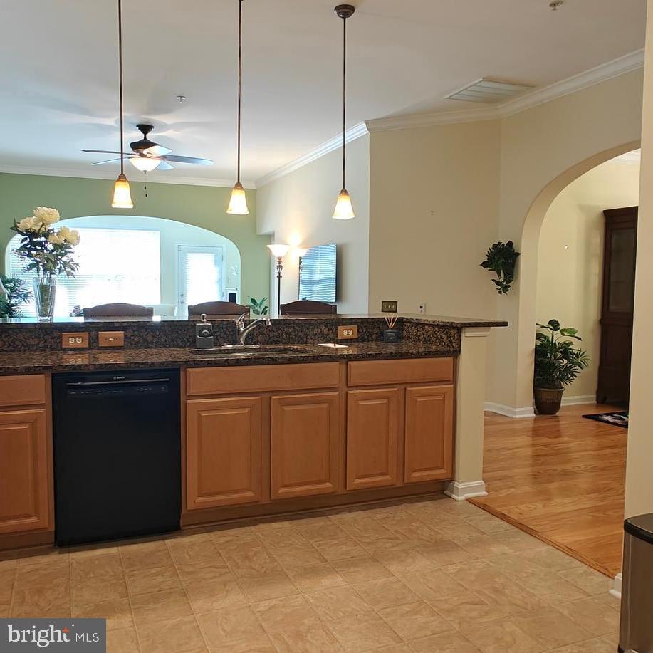 COLONIAL CHARLES - Residential Lease