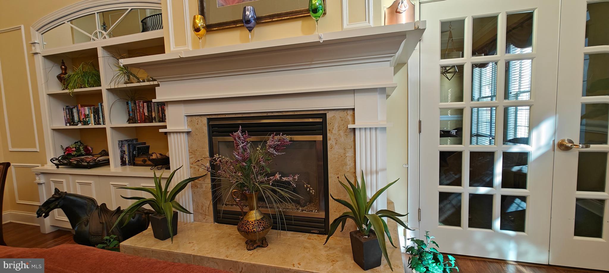 COLONIAL CHARLES - Residential Lease