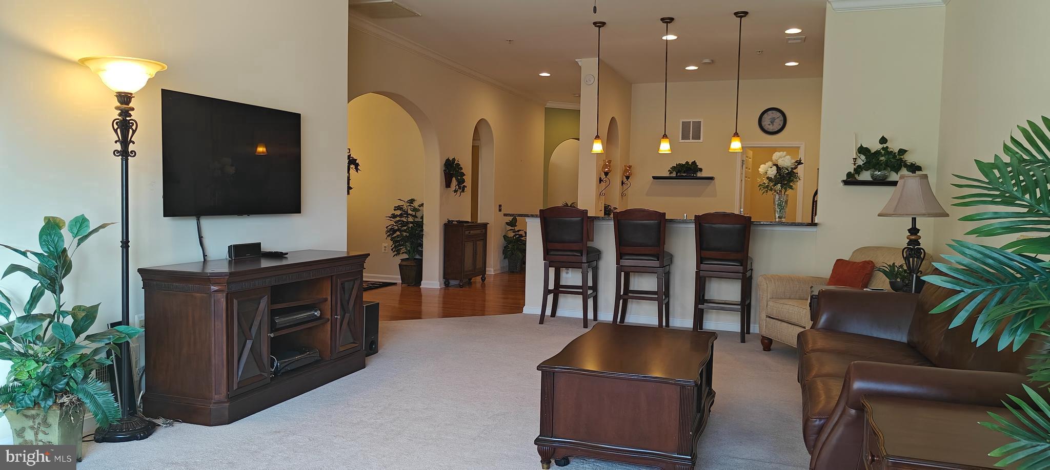 COLONIAL CHARLES - Residential Lease