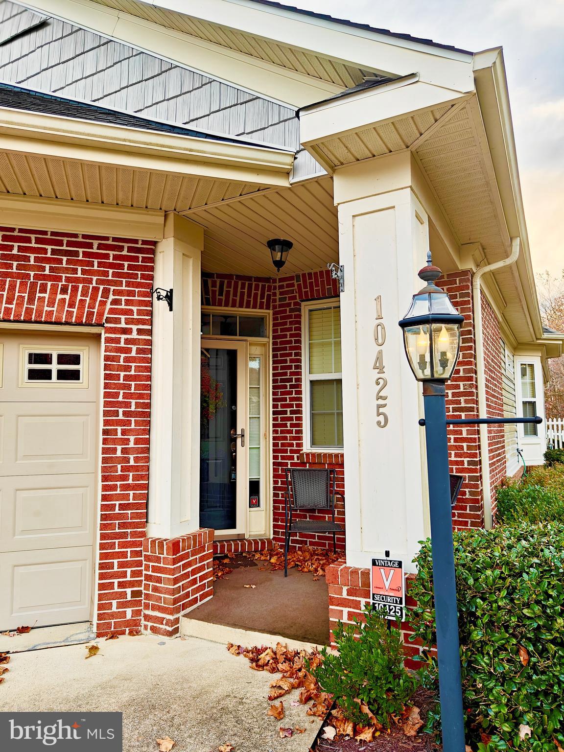 COLONIAL CHARLES - Residential Lease