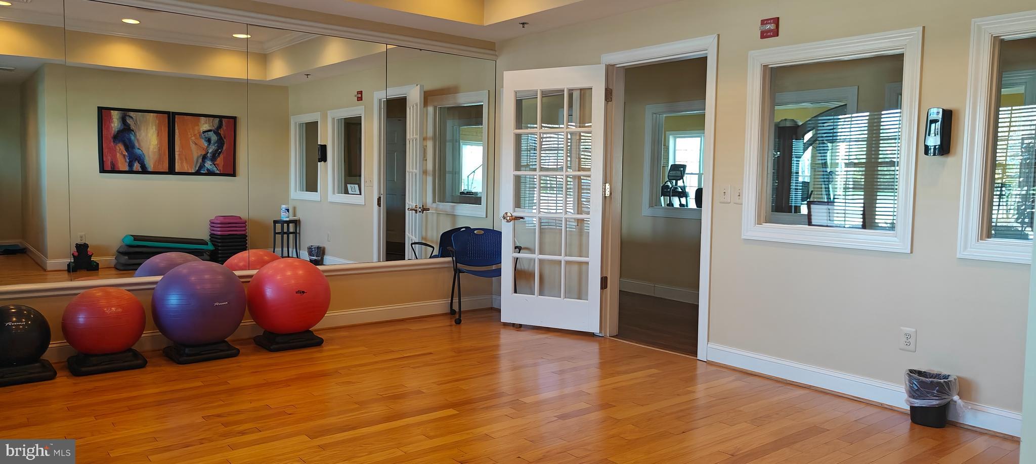 COLONIAL CHARLES - Residential Lease