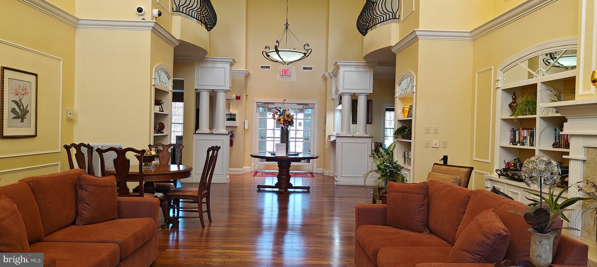 COLONIAL CHARLES - Residential Lease