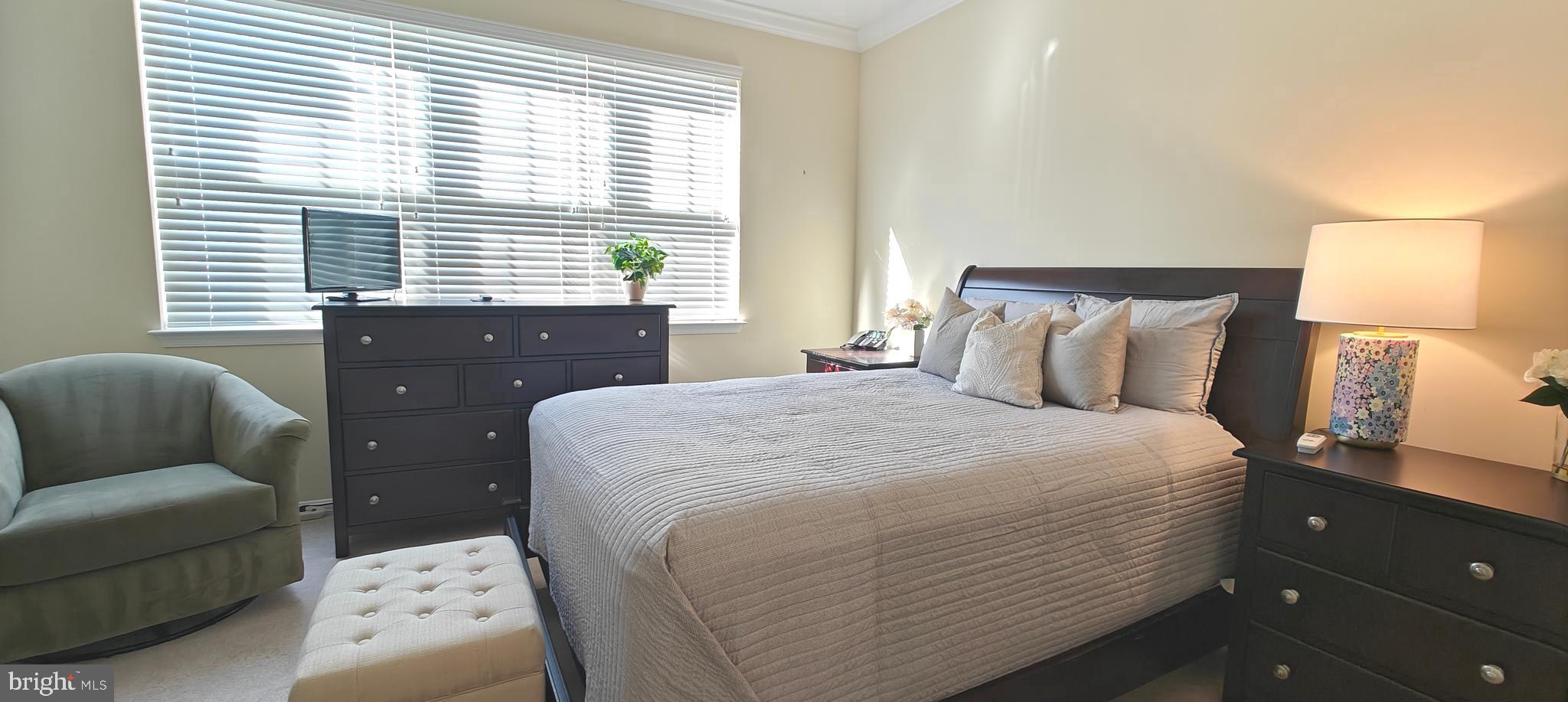 COLONIAL CHARLES - Residential Lease