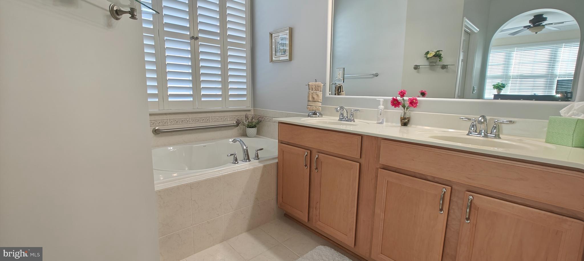 COLONIAL CHARLES - Residential Lease