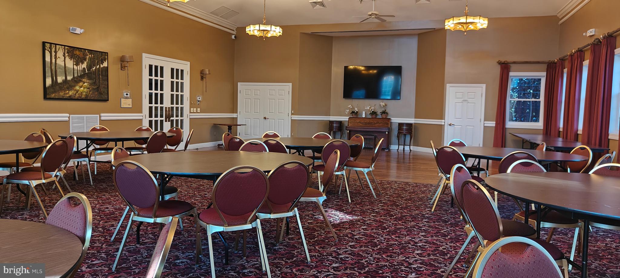 COLONIAL CHARLES - Residential Lease