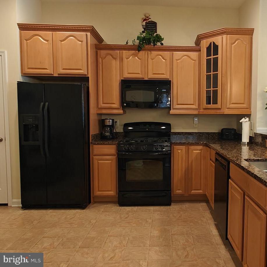 COLONIAL CHARLES - Residential Lease