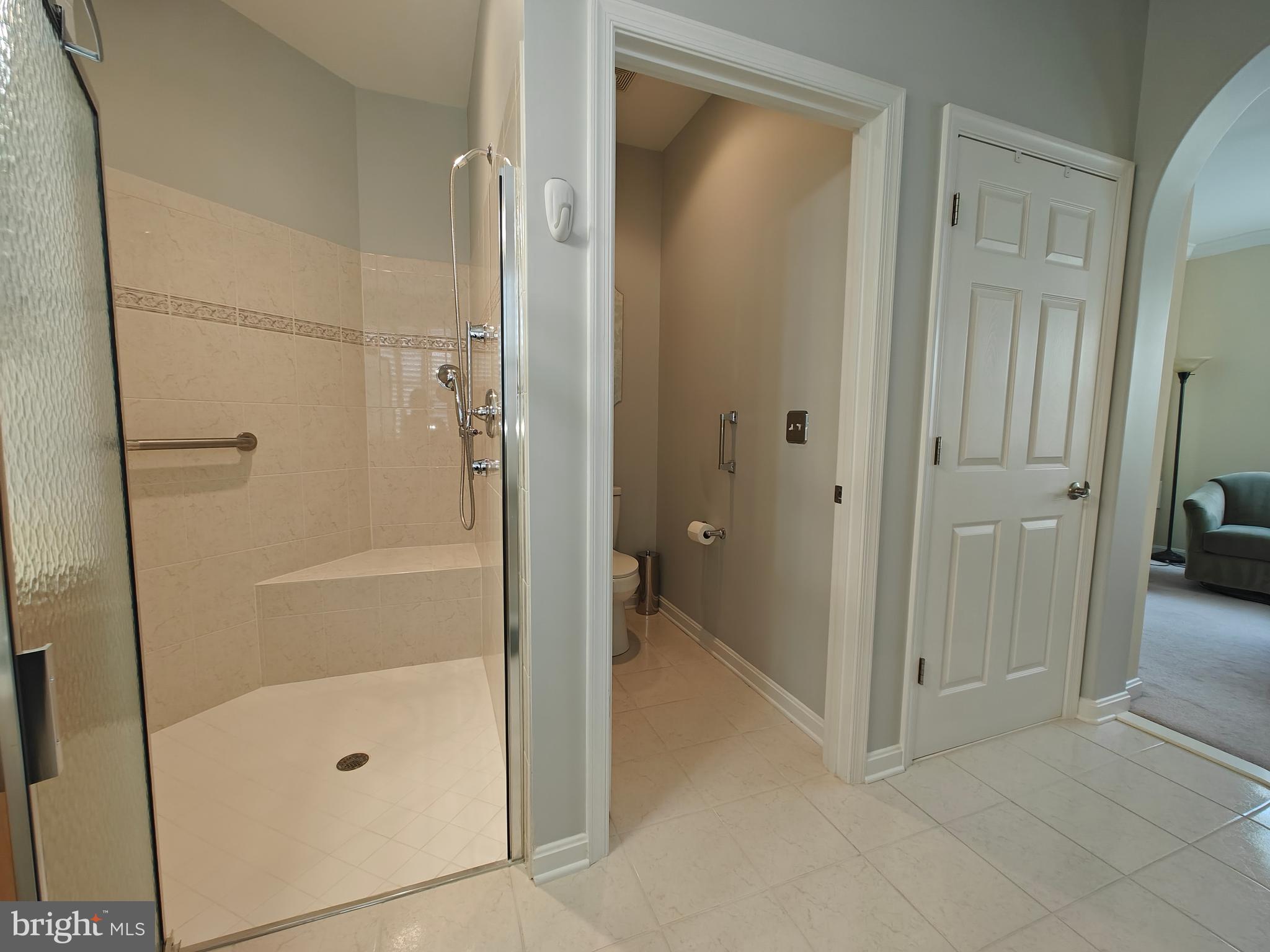 COLONIAL CHARLES - Residential Lease