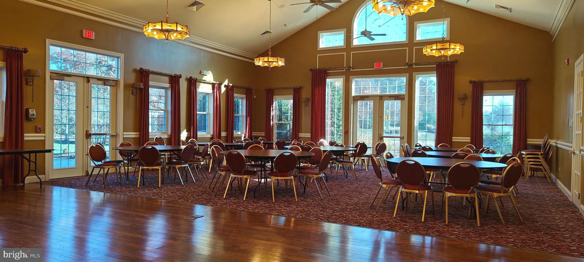 COLONIAL CHARLES - Residential Lease