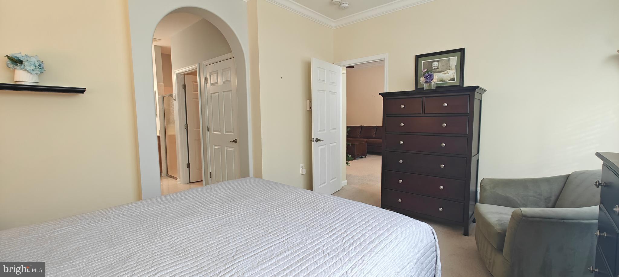 COLONIAL CHARLES - Residential Lease