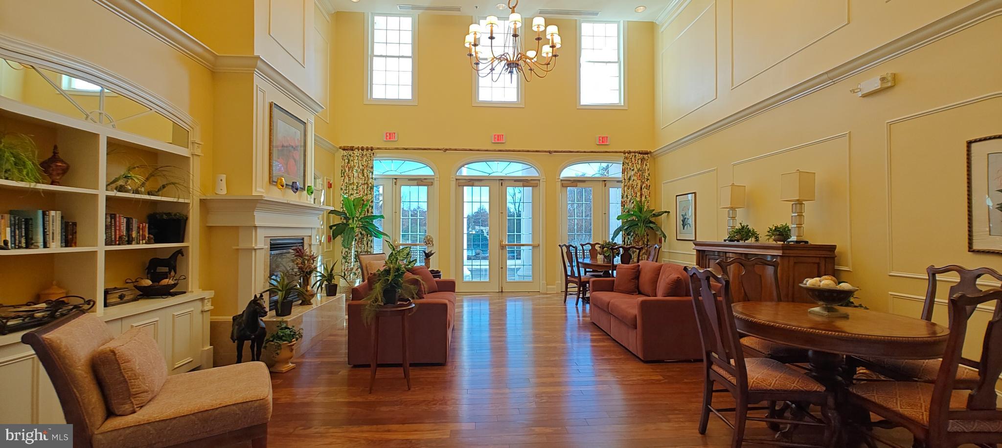 COLONIAL CHARLES - Residential Lease